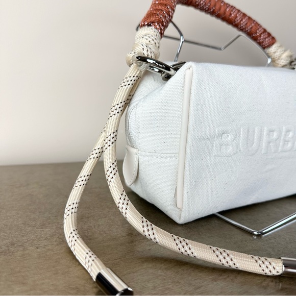 New Burberry Canvas Zip Top Handle Bag Removable Strap Neutral White GWP VIP - Picture 4 of 16